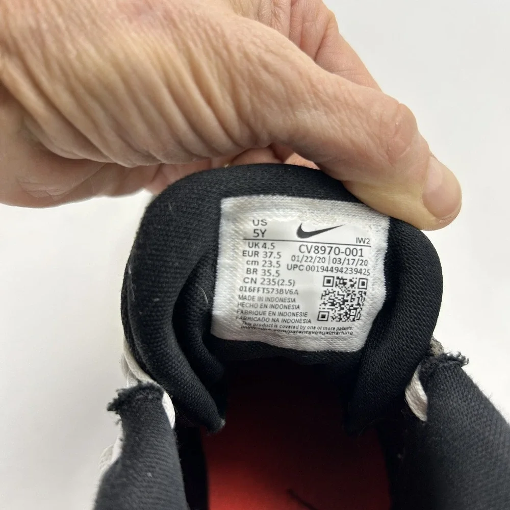 Nike Sneakers Boys 5 Y Team Hustle Basketball Shoes Black White Multi CV8970-001